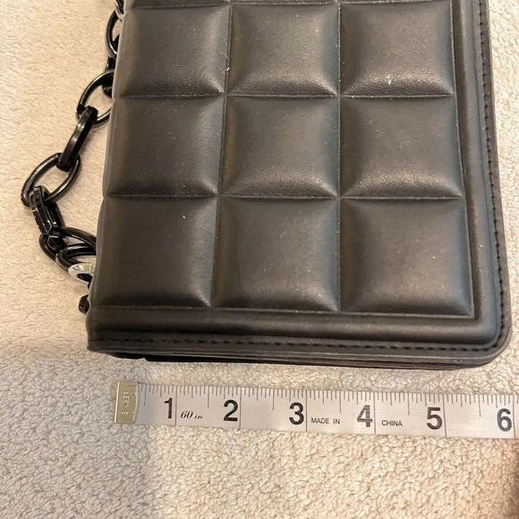 Black Quilted Handbag Chain Strap Plastic Womens Small Classic Grunge Punk - Picture 4 of 8